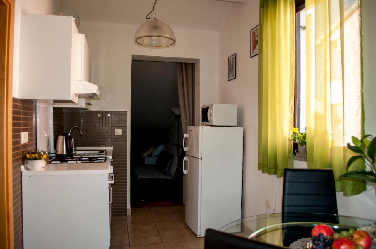 Apartment Rosa 2 Ровин Екстериор снимка