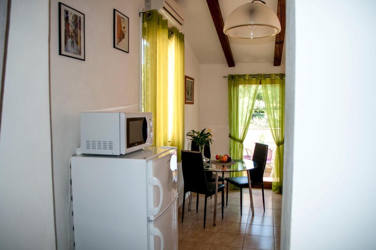 Apartment Rosa 2 Ровин Екстериор снимка