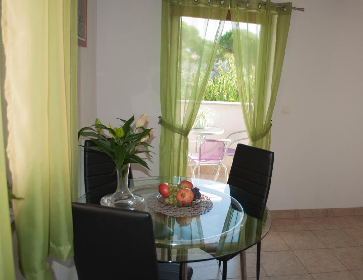 Apartment Rosa 2 Ровин Екстериор снимка