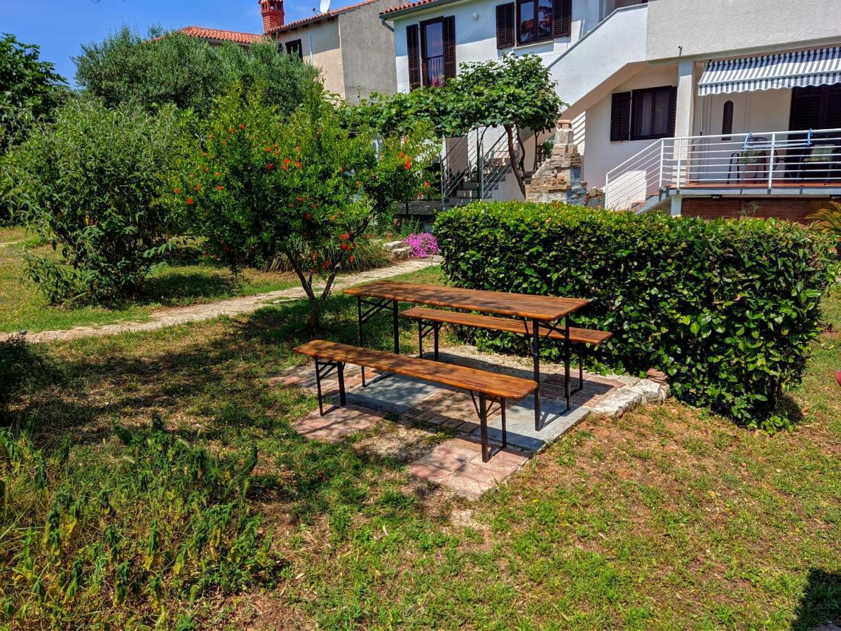 Apartment Rosa 2 Ровин Екстериор снимка
