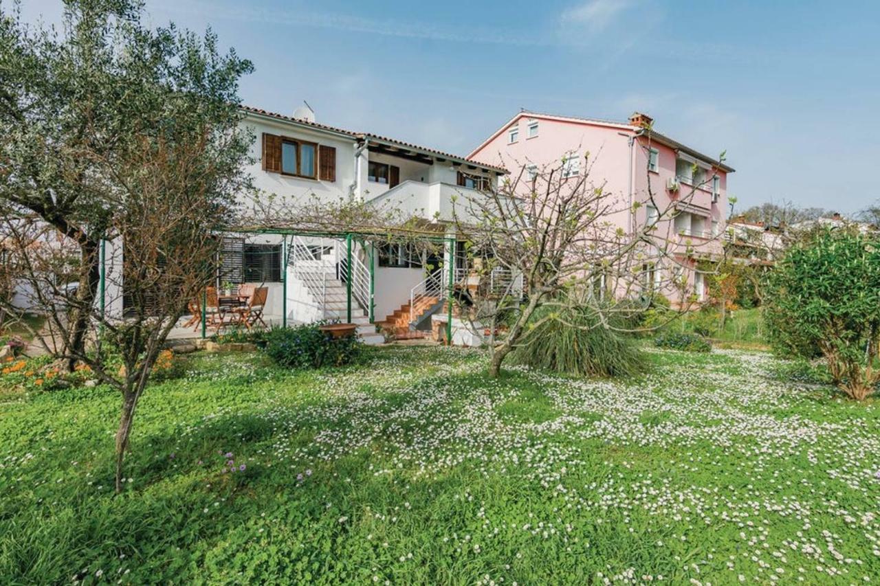 Apartment Rosa 2 Ровин Екстериор снимка